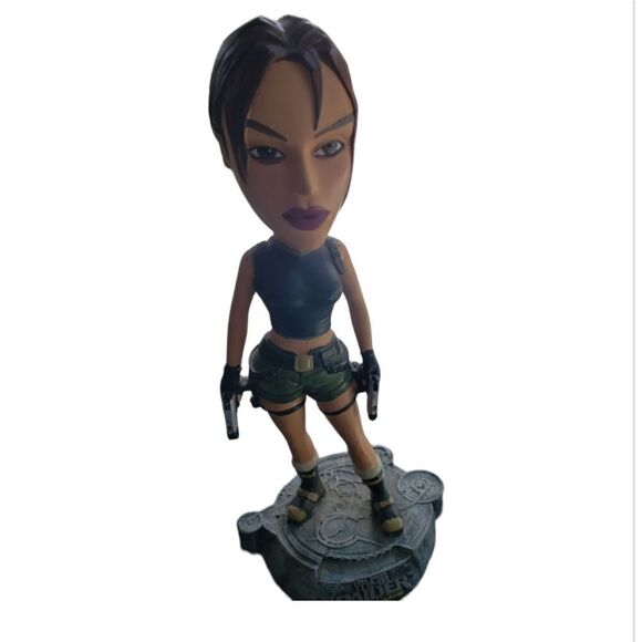 Lara Croft Bobblehead - Picture 1 of 9